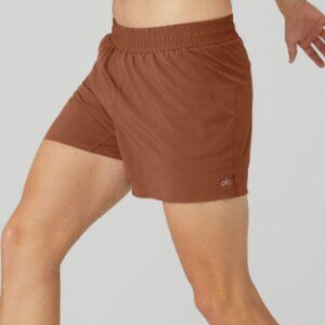 Alo Yoga Men's 5" Adapt Running Short in Rust